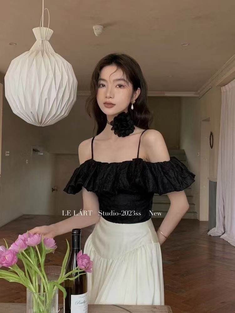 2024春夏新款韓版設計感甜美荷葉邊吊帶上衣小眾氣質短款露肩襯衫