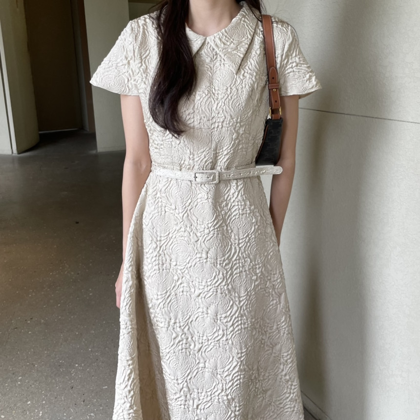 夏季甜美娃娃領重工肌理感系帶收腰顯瘦中長款短袖連衣裙