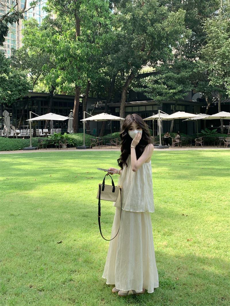 實拍#杏色吊帶上衣女春夏度假風設計感抹胸鬆緊腰半身裙套裝