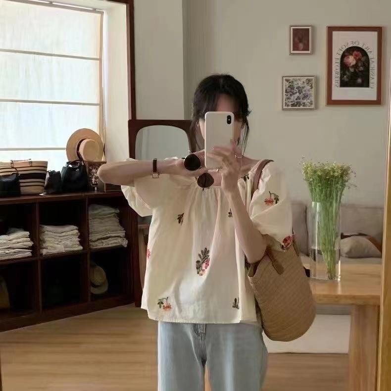 BRIVIN米白色一字肩碎花襯衫女夏季2024新款韓系設計感刺繡小襯衣