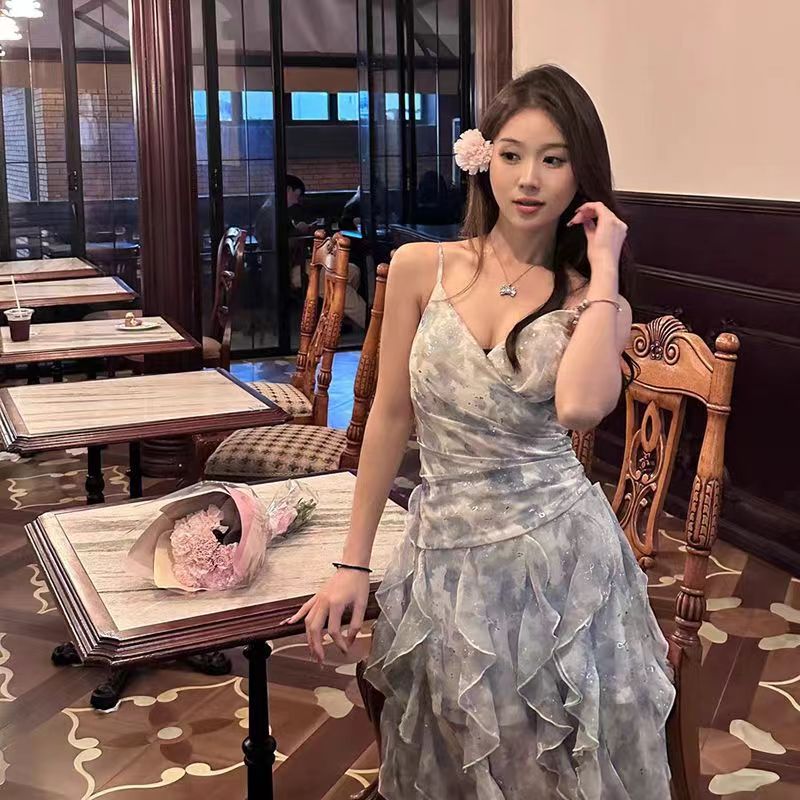 碎花吊帶連衣裙女夏V領收腰氣質仙女裙純欲裙子小眾辣妹甜美ins裙