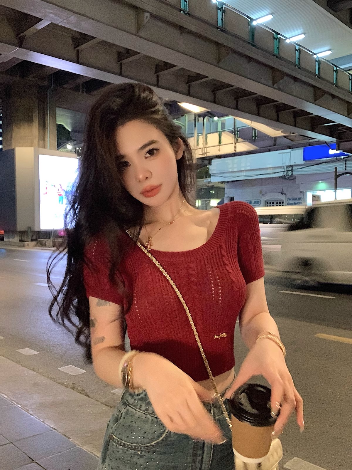 夏季新款低圓領紅色修身氛圍感純欲鏤空短袖麻花針織衫女純色