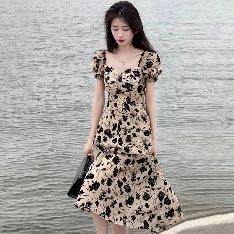 乾枯玫瑰赫本風氣質連衣裙法式高腰裙子設計感別致茶歇碎花長裙女
