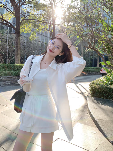 曾小咸青春派对休闲白色衬衫女春季韩系高级感宽松上衣短裙两件套