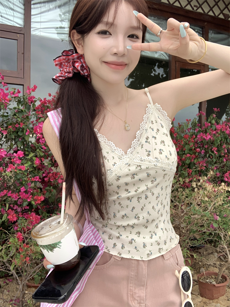實拍~碎花蕾絲拼接吊帶打底定染印花V領顯瘦清新內搭上衣