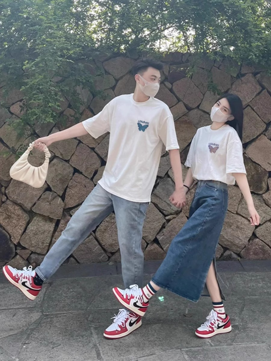 短袖高級感特別的網紅情侶裝2024新款夏季T恤潮牌法式衣服很仙的