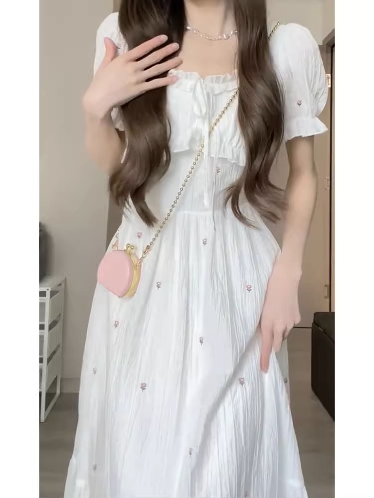 碎花連衣裙女夏新款泡泡袖法式溫柔風氣質花邊綁帶白色仙女蛋糕裙
