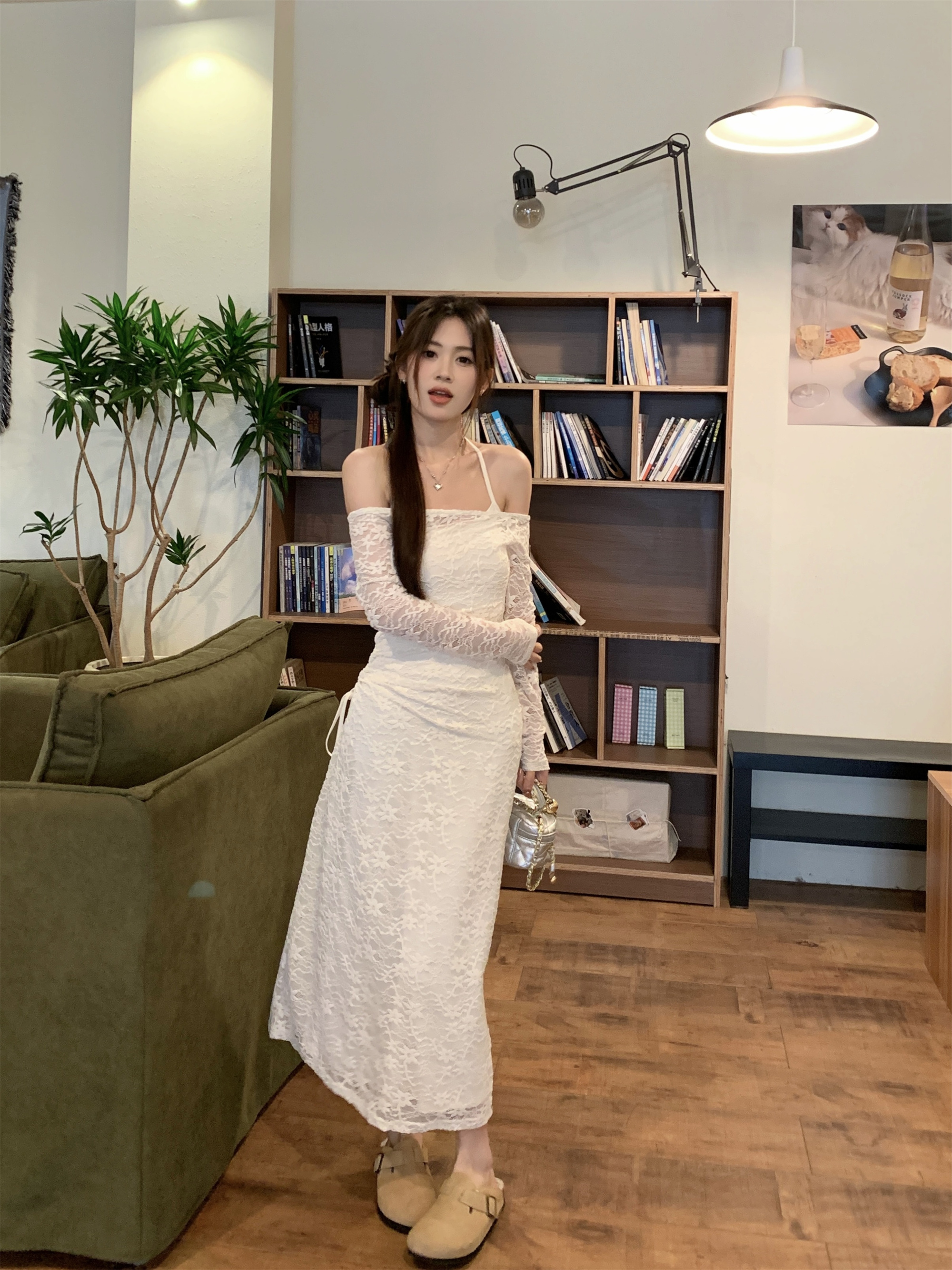 實拍~杏色法式蕾絲露肩掛脖修身連衣裙兩件套女