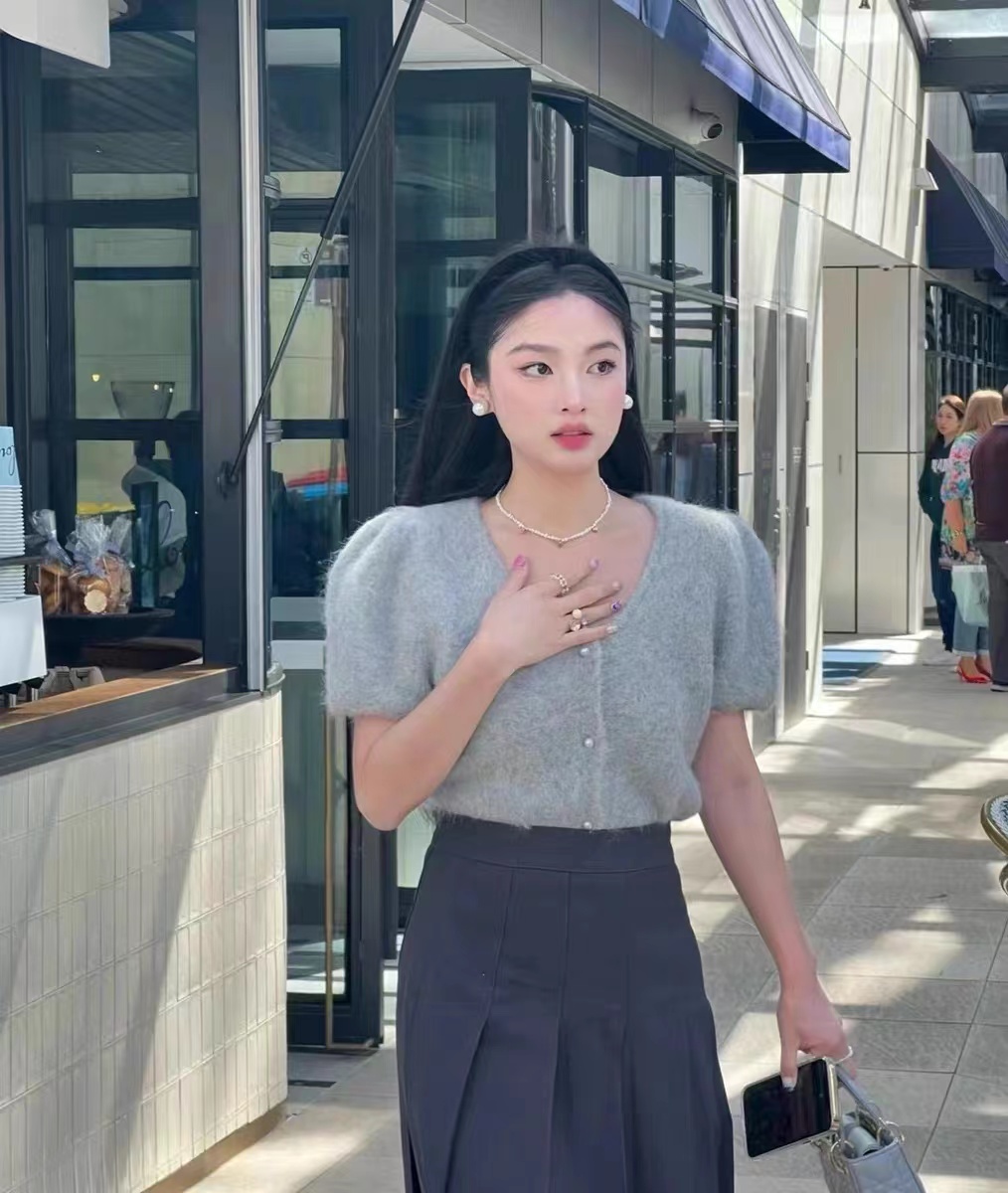 韓版灰色圓領泡泡袖洋氣法式針織開衫2024新款時髦小個子減齡寬鬆