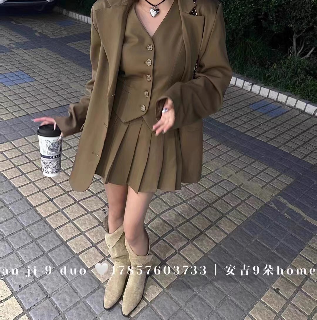 網紅炸街減齡套裝秋冬氣質西裝外套女顯瘦馬甲背心+百褶裙三件套