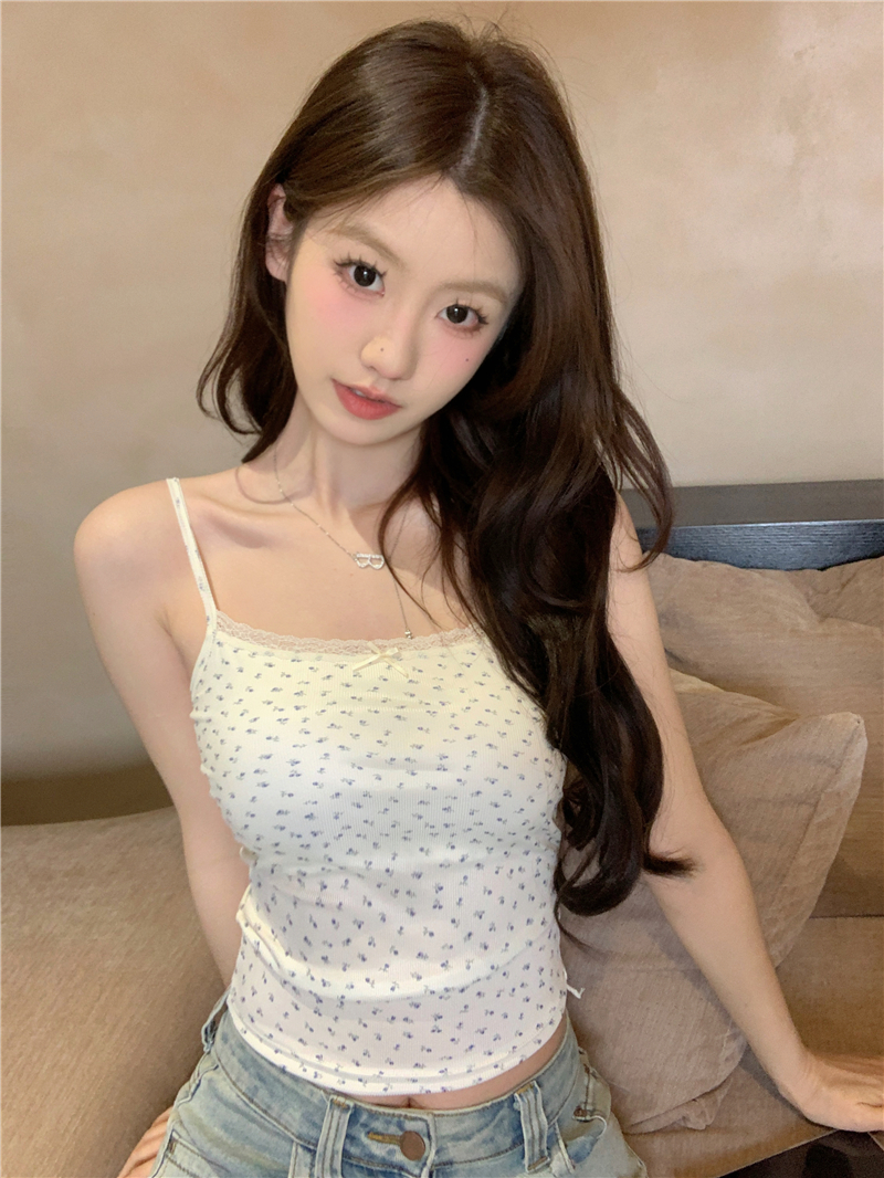 Real shot of sweet and spicy lace bar-hem camisole, heart-broken flower inner layer, bottoming shirt and padded top