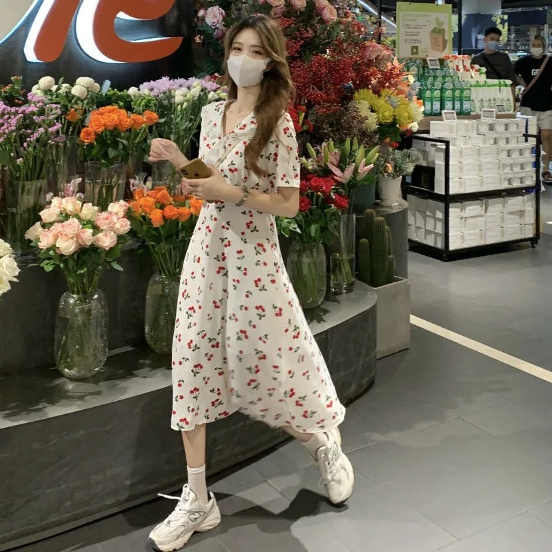 碎花蕾絲娃娃領連衣裙夏季2024新款法式復古中長款短袖裙子女chic