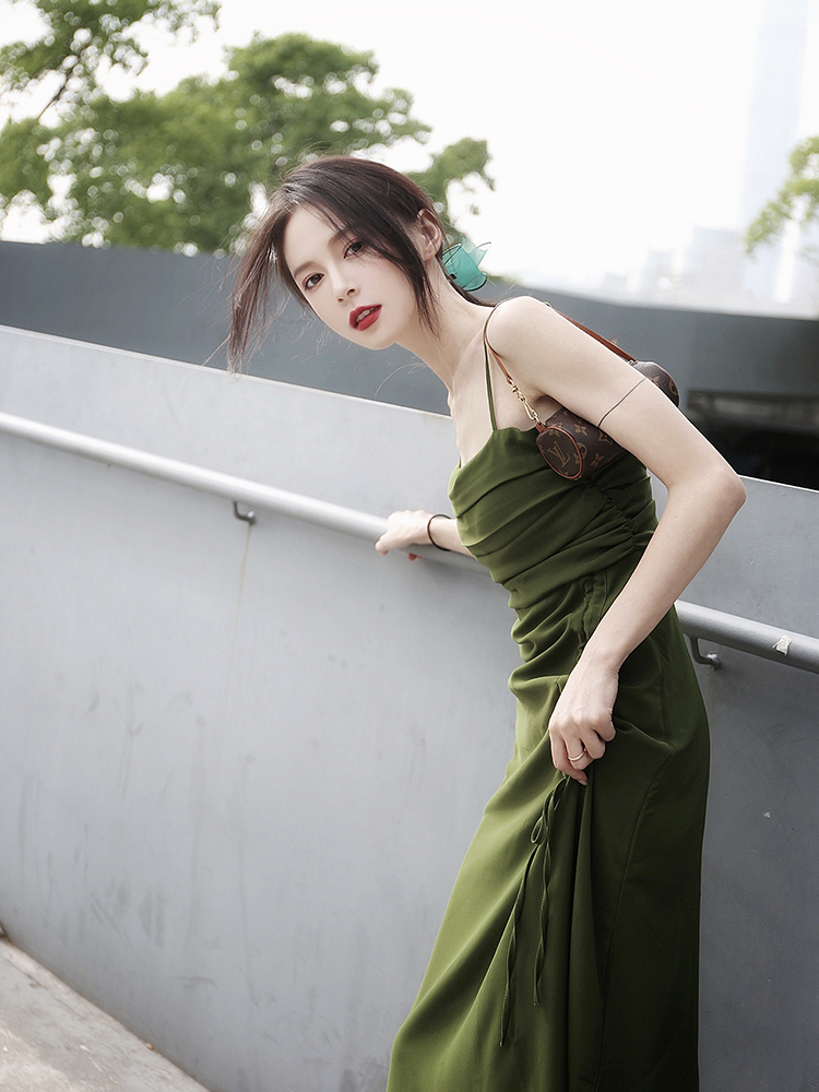 夏季中長款牛油果綠小個子仙女裙a字收腰抽繩吊帶連衣裙女