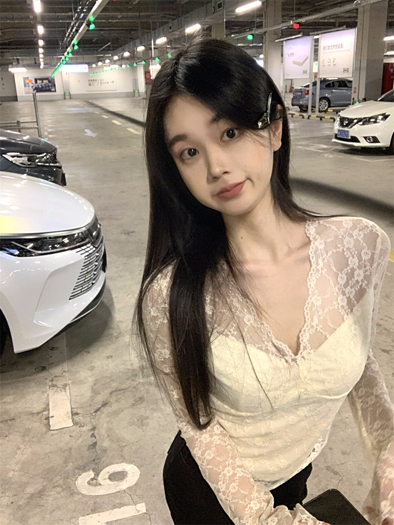 實拍 設計感蕾絲拼接T恤女V領長袖短款打底衫上衣