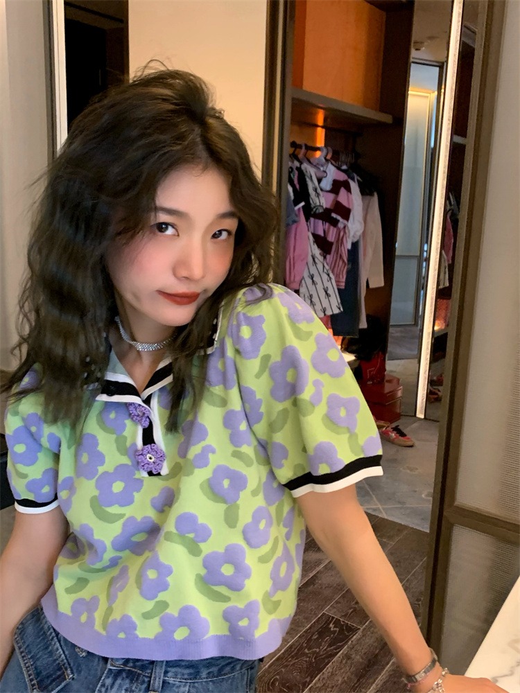 花色針織女上衣2024年新款綠色設計感小眾POLO領針織衫