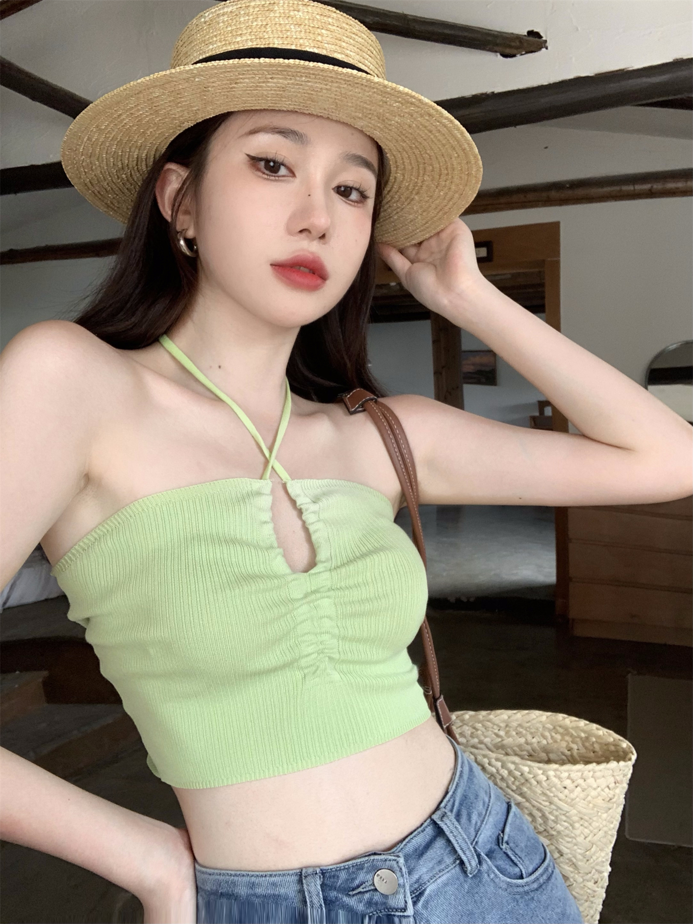 心機鏤空設計感掛脖吊帶背心女夏季新款時尚辣妹露臍短款打底上衣