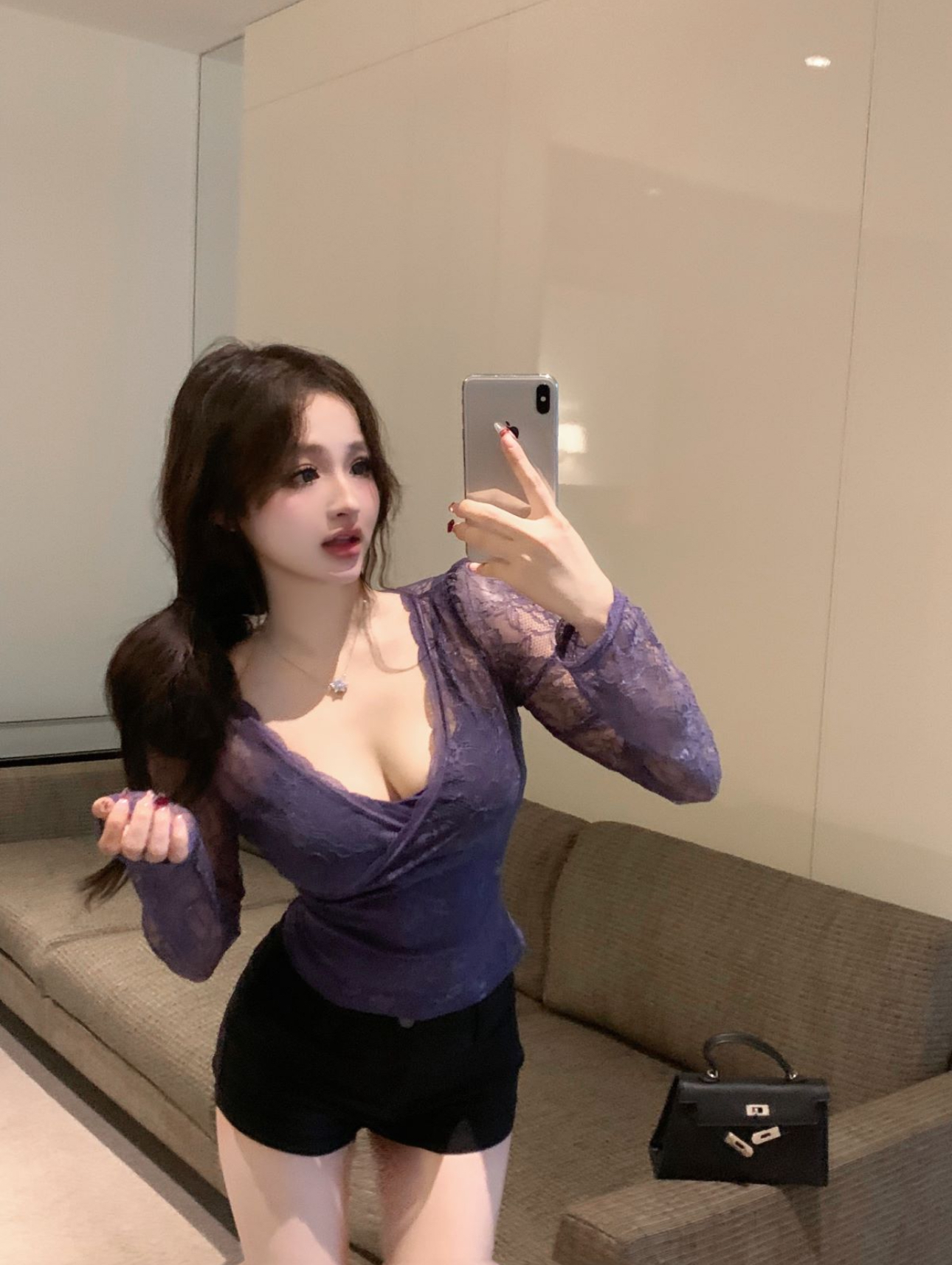 實拍紫色長袖v領蕾絲性感純欲獨特絕美修身短款內搭上衣