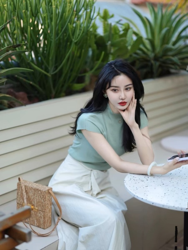 港風高級感溫柔茶系氣質休閒裙子套裝女夏季短袖T恤+法式半身裙子