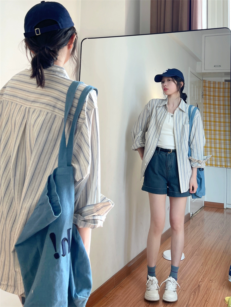 秋裝襯衫2024新款女夏款防曬襯衣外套設計感小眾藍色條紋法式上衣