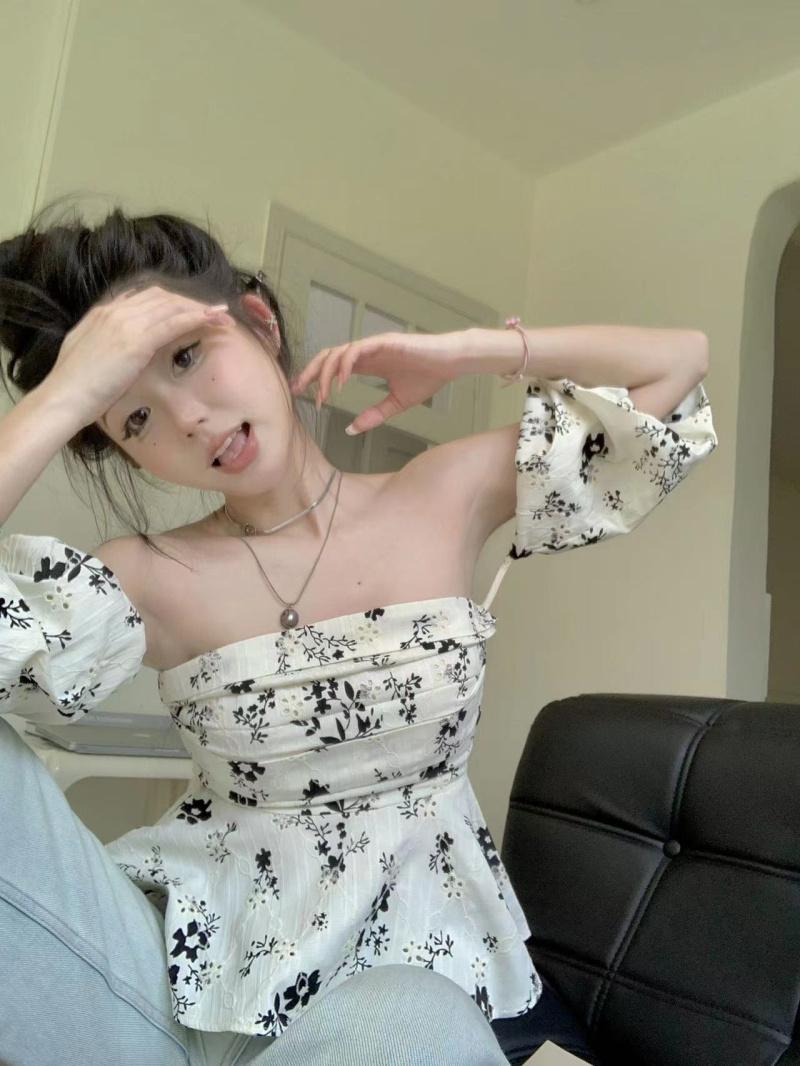 實拍~設計感小眾碎花襯衫女夏短袖法式別致小上衣洋氣襯衣