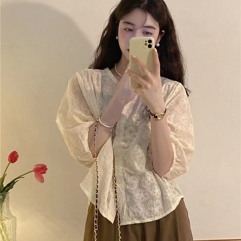 韓系溫柔杏色精緻刺繡花朵蕾絲娃娃衫長袖襯衫