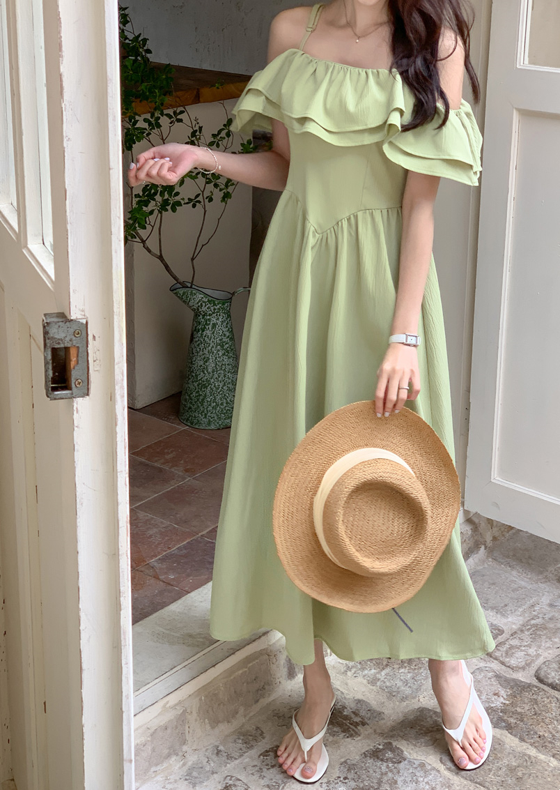 The size has been updated. Chic French niche style one-line neckline ruffled waist slimming two-wear suspender dress