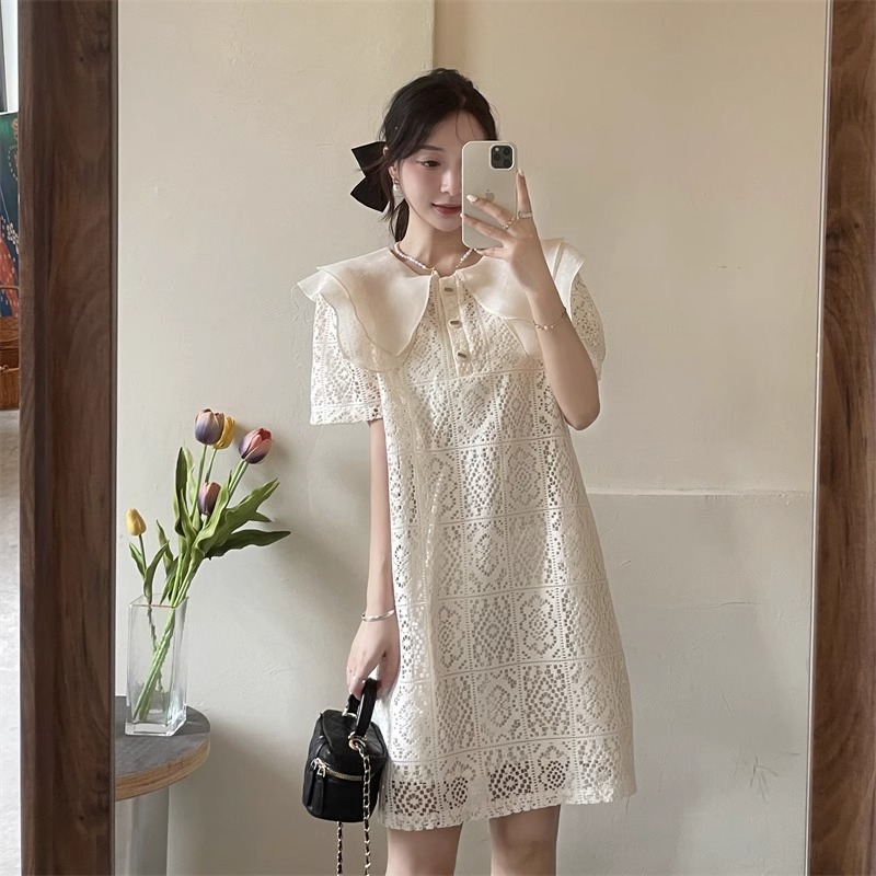 大碼女裝2024夏季新款胖妹妹顯瘦遮肚設計感鏤空蕾絲娃娃領連衣裙