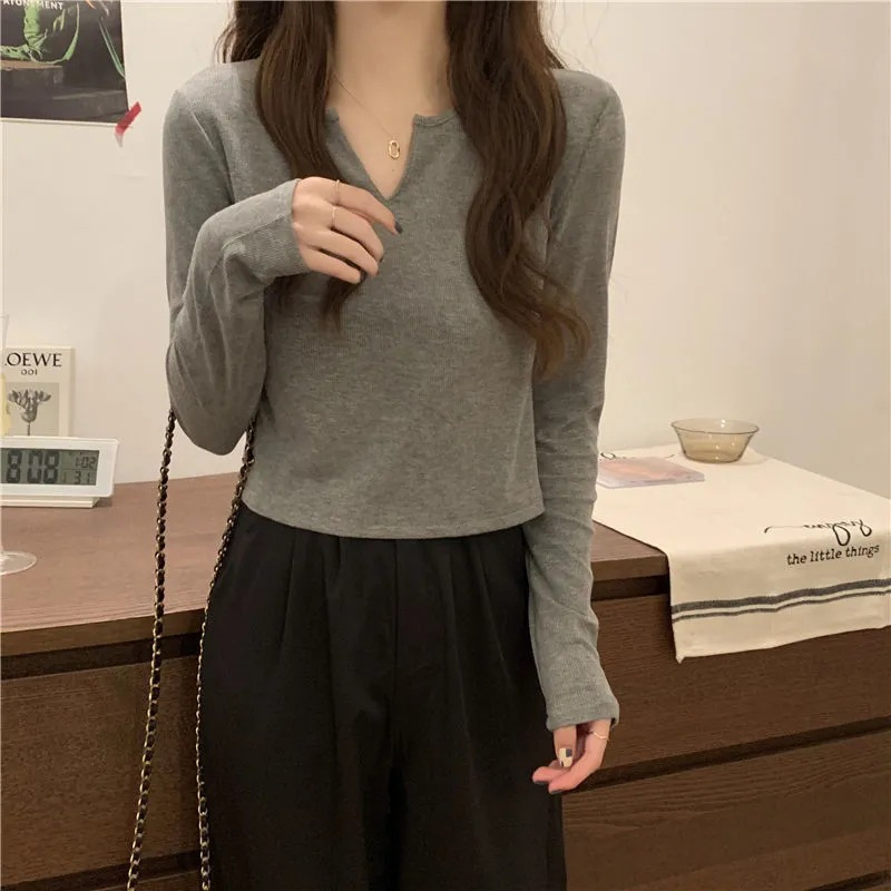 V-neck long-sleeved T-shirt for women in autumn Korean style slimming bottoming shirt short top
