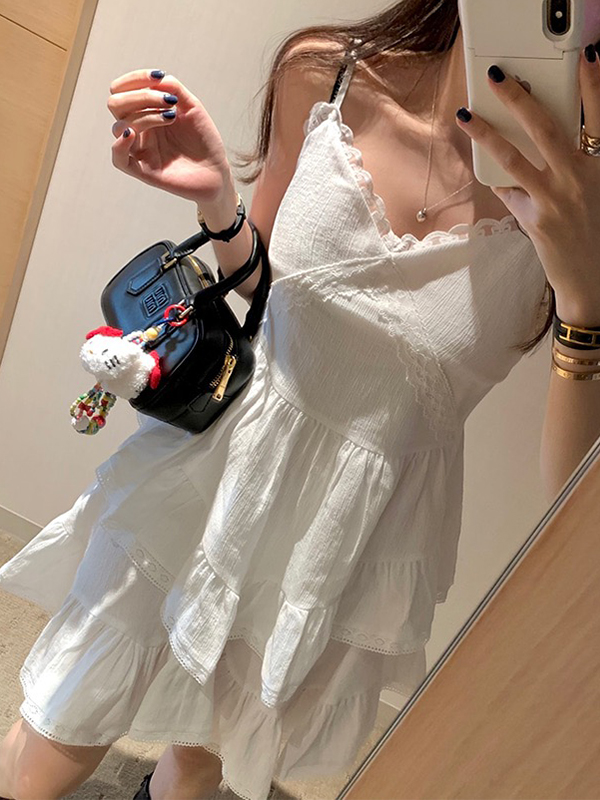 2024夏裝法式甜美高級感吊帶裙V領蛋糕裙收腰顯瘦蕾絲拼接連衣裙