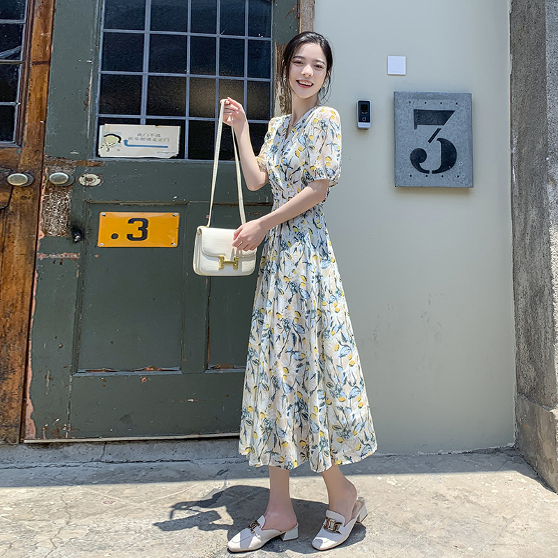 一片式碎花連衣裙長款2024夏季新款高級感氣質顯瘦收腰設計感長裙