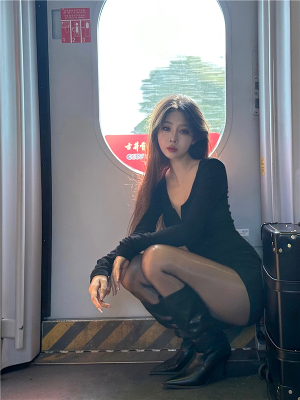 實拍美式辣妹長袖v領連體褲春季黑色褲子修身緊身連衣短褲