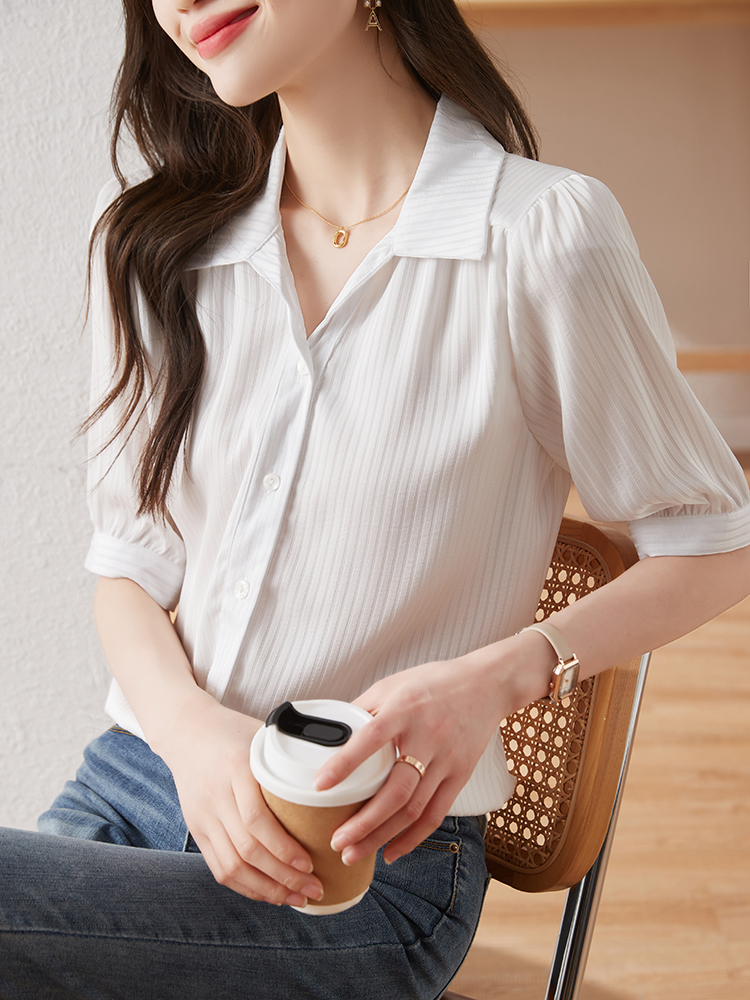 白色襯衫女2024新款夏季薄款設計感v領襯衣通勤正肩短袖雪紡上衣