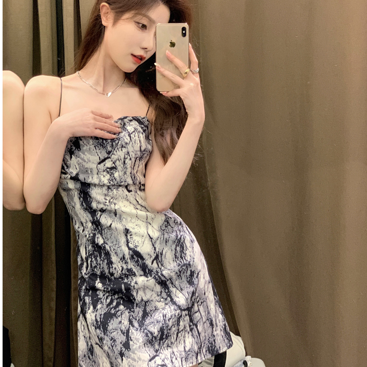 小個子吊帶連衣裙女夏季2024年新款茶歇法式初戀桔梗赫本風短裙子