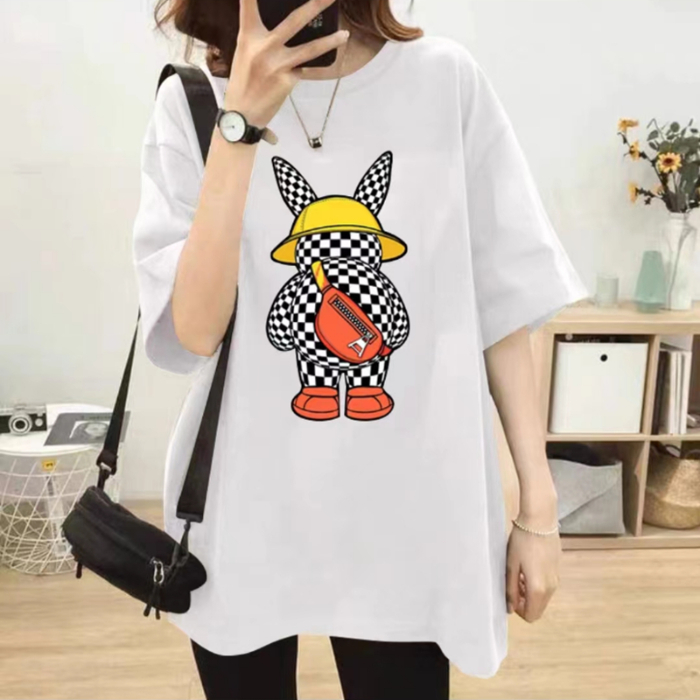 Dropped shoulders, loose fit, 200g combed cotton, back-hemmed short-sleeved T-shirt with print