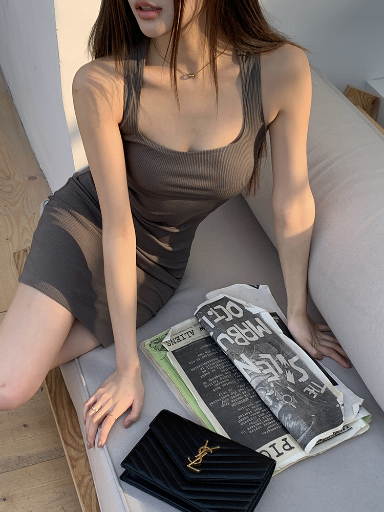 Actual shot of 2024 summer new style dress for women, slim fit, slim vest, short skirt, sexy hot girl hip skirt