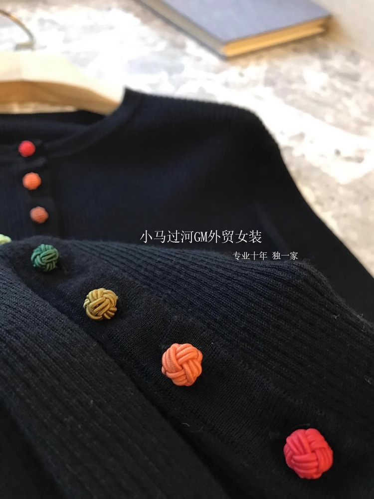 這小衫也太好看了吧！30羊絨70羊毛~中式彩色紐扣圓領針織衫外套