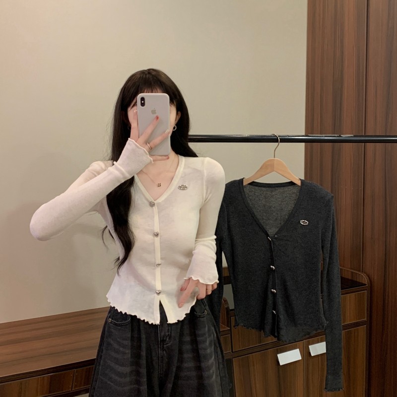 實拍 春季新款韓版純欲愛心扣薄款法式V領針織墊肩長袖開衫