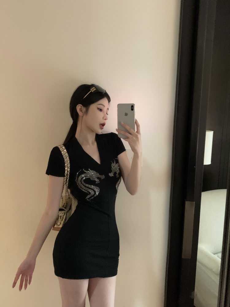 實拍 龍圖燙鑽V領T恤短袖包臀連衣裙女新款緊身顯瘦打底裙子