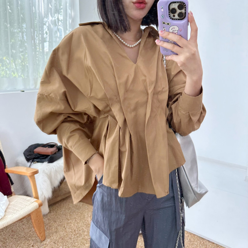 Niche three-dimensional drop shoulder slimming shirt