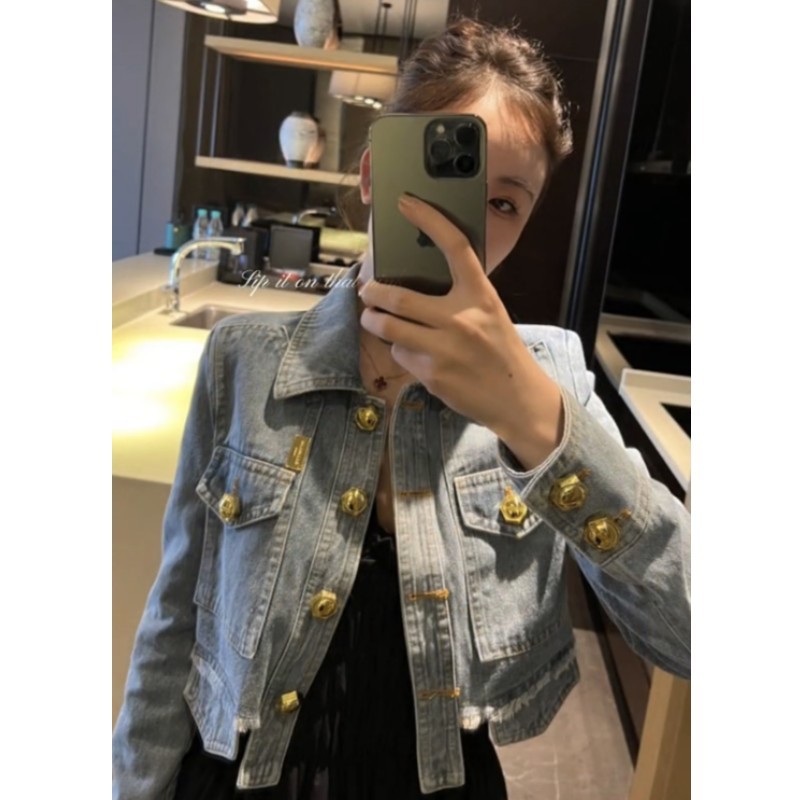 洋洋嚴選-時尚設計感單排金扣休閒百搭不規則長袖牛仔外套