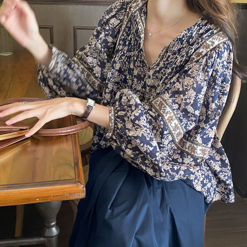 夏季新款復古民族風度假V領碎花襯衫女寬鬆慵懶上衣
