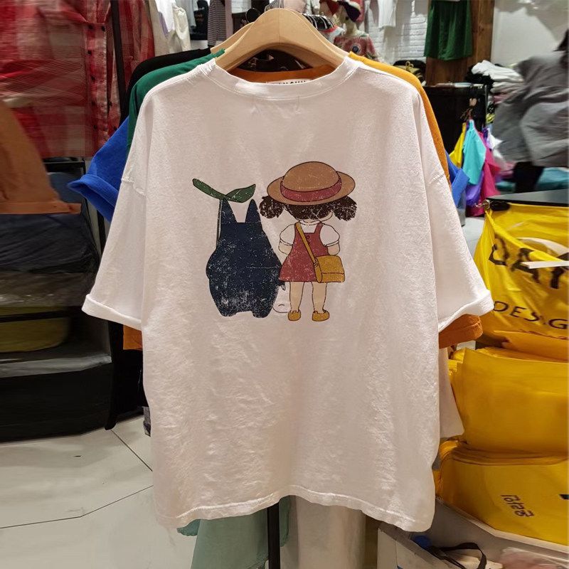 Dropped shoulders, loose fit, 200g combed cotton, back-hemmed short-sleeved T-shirt with print