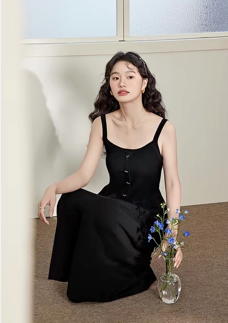 闊色小黑裙娃娃裙赫本風連衣裙女新款夏季寬鬆短款背心裙子