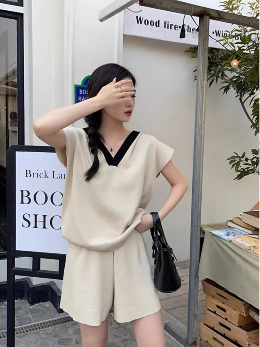 時尚潮流百搭休閒運動套裝夏季新款連帽V領上衣闊腿短褲兩件套女