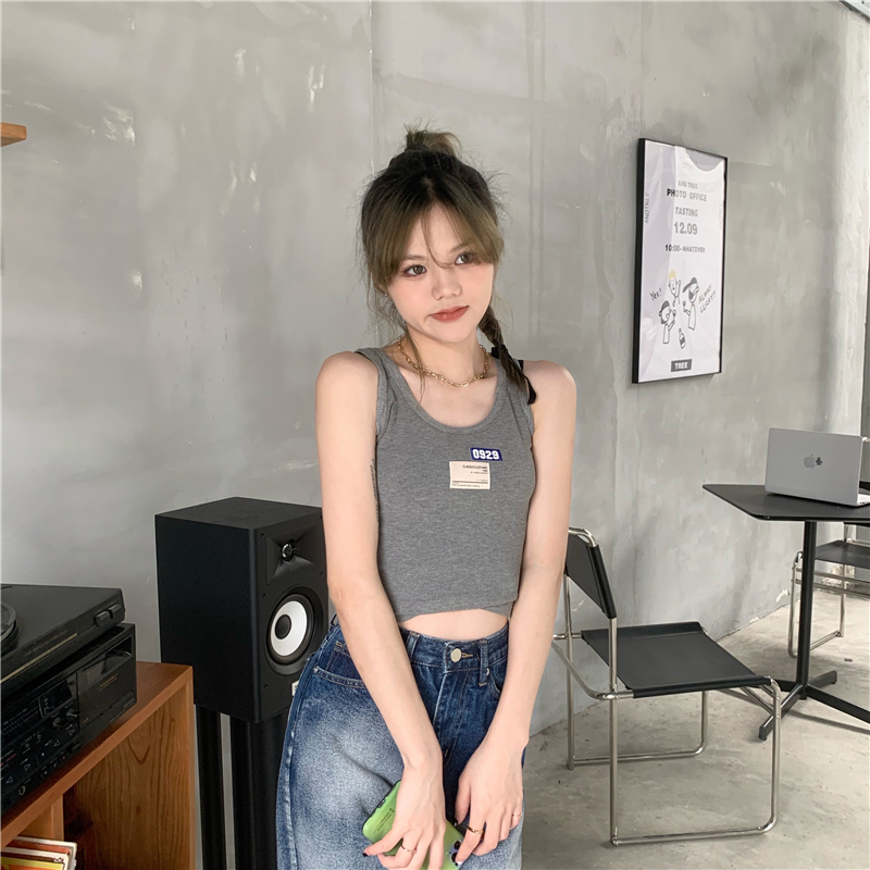 實拍 百搭設計感小貼標短款修身吊帶背心