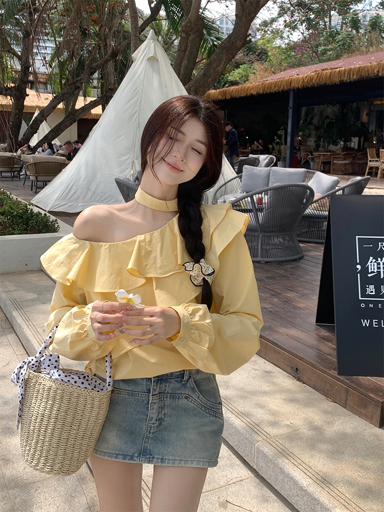 Actual shot of spring and summer Korean chic simple ruffled off-shoulder discreet shirt