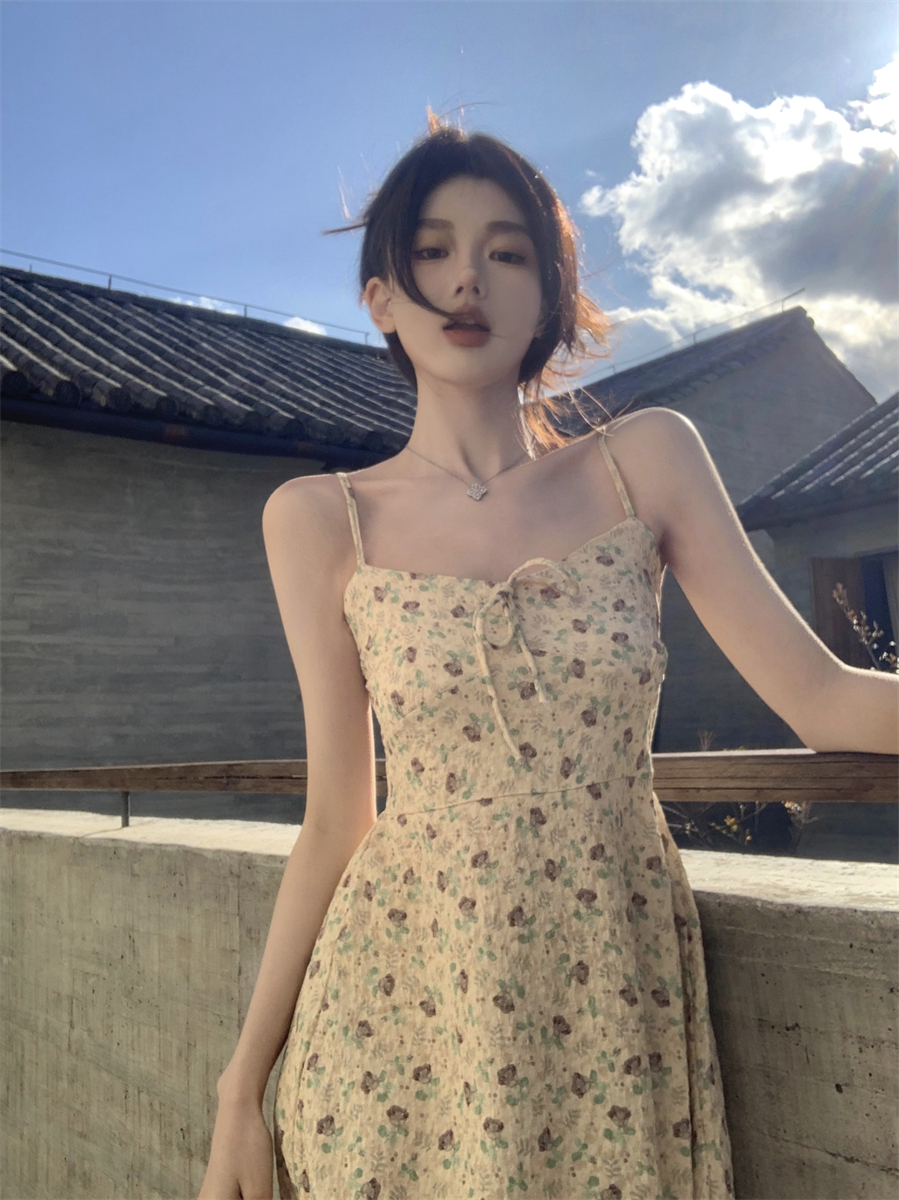 實拍韓版氣質溫柔碎花吊帶連衣裙今年流行漂亮裙子法式修身