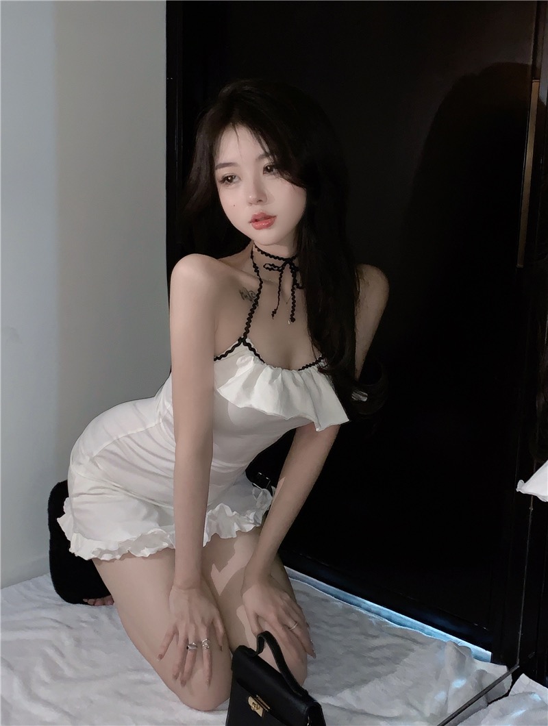 實拍~夏季新款純欲風辣妹顯瘦掛脖式系帶露背性感連衣裙女