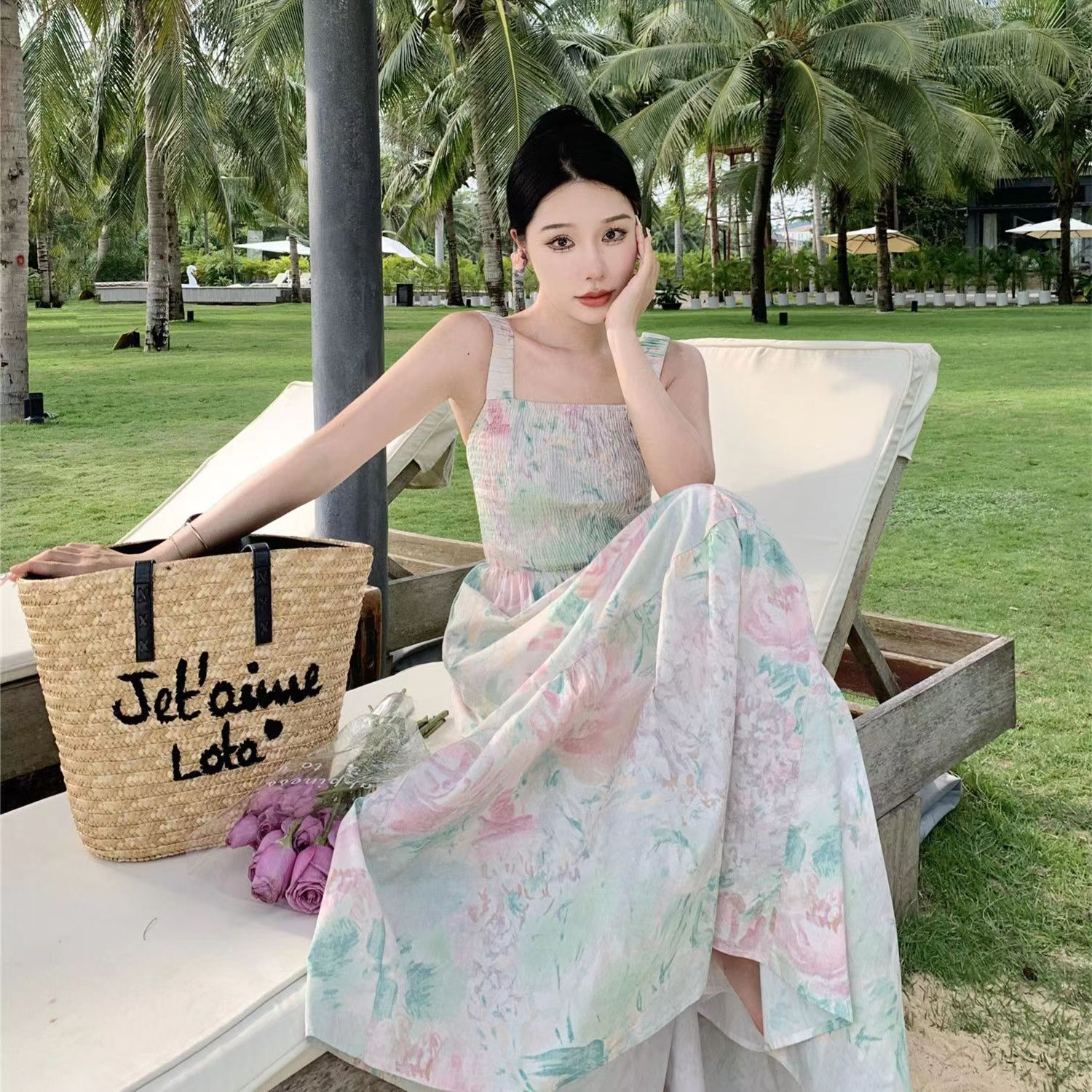 油畫少女感吊帶裙女小眾設計感印花大裙擺方領氣質連衣裙海邊度假