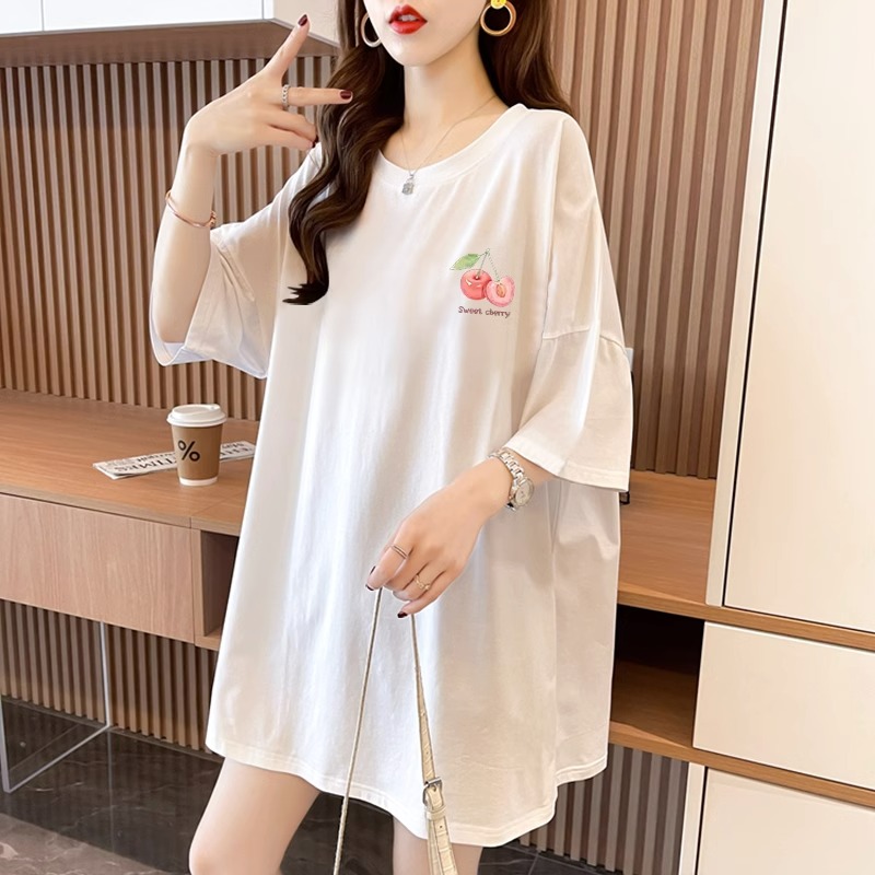 Dropped shoulders, loose fit, 200g combed cotton, back-hemmed short-sleeved T-shirt with print